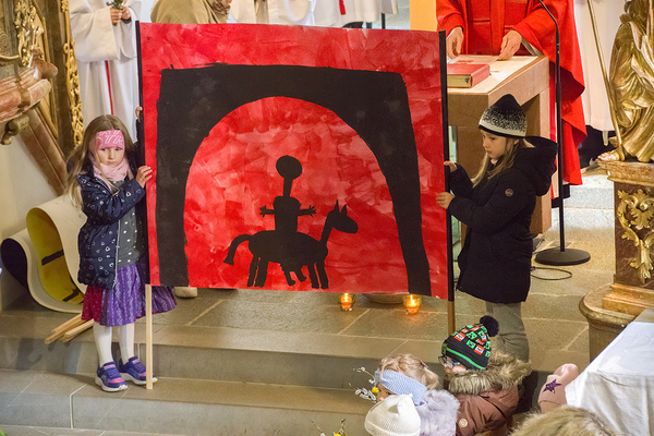 Palmweihe wird zu einem lebendigen Gottesdienst. / Johannes Pötscher Palmweihe wird zu einem lebendigen Gottesdienst.